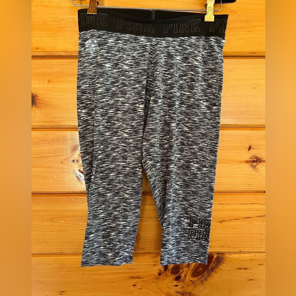 PINK Victoria's Secret Women's Cropped Legging Ultimate Size Medium
